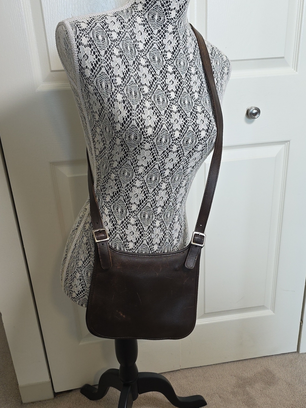 Coach No. EOD-9135 Classic Brown Leather Crossbody Shoulder Bag